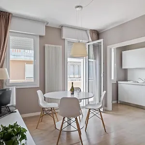 myplace-porta-san-giovanni-apartments.hotelinveneto.com/